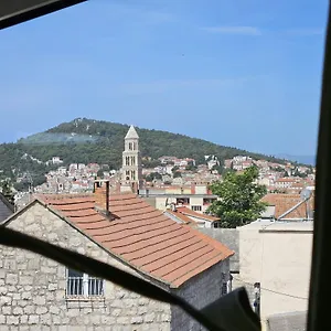 https://derek-apartments.splithotels.org