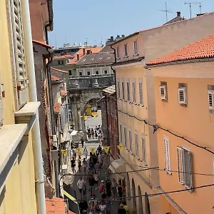 https://dejan-apartment-2.pula-hotels.org
