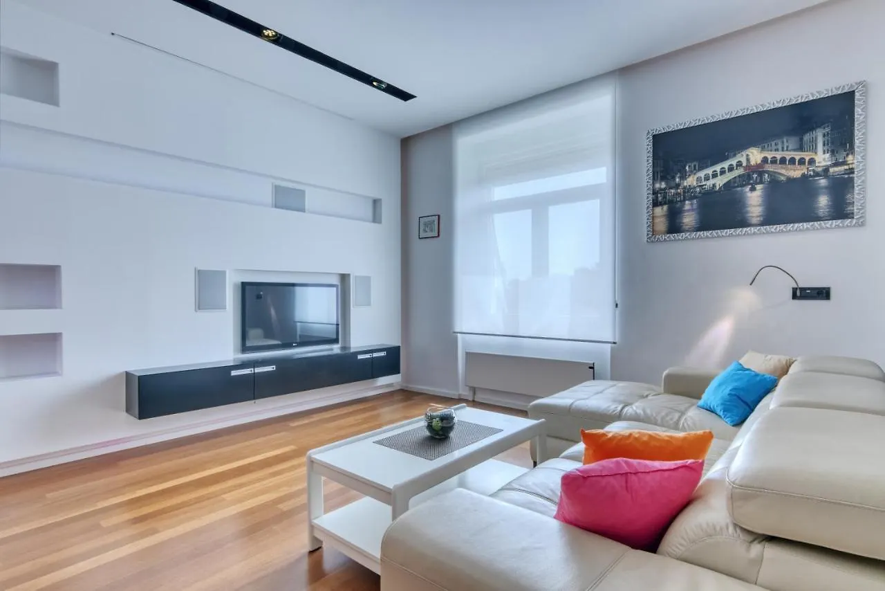 Apartment Light In Pula